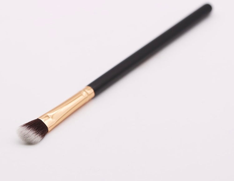 Angled Liner Brush